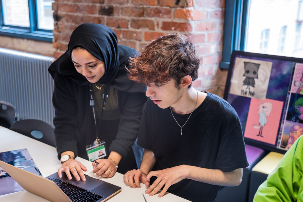 Tutor helping apprenticeship student